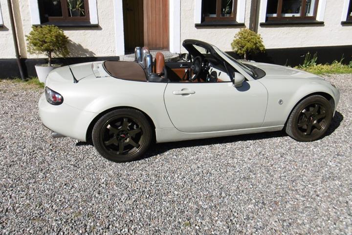 Beige Mazda MX-5 fra 2006