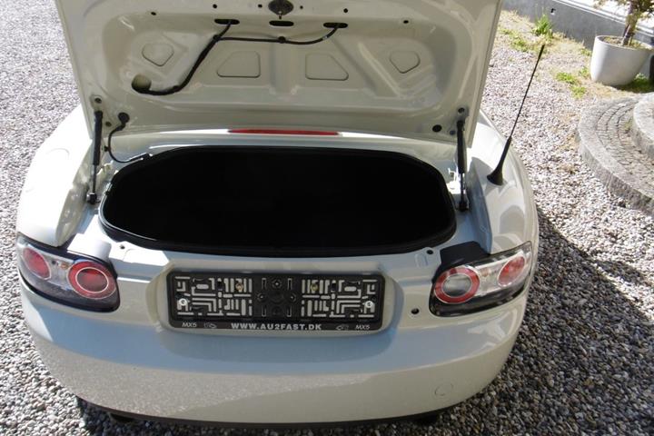 Beige Mazda MX-5 fra 2006