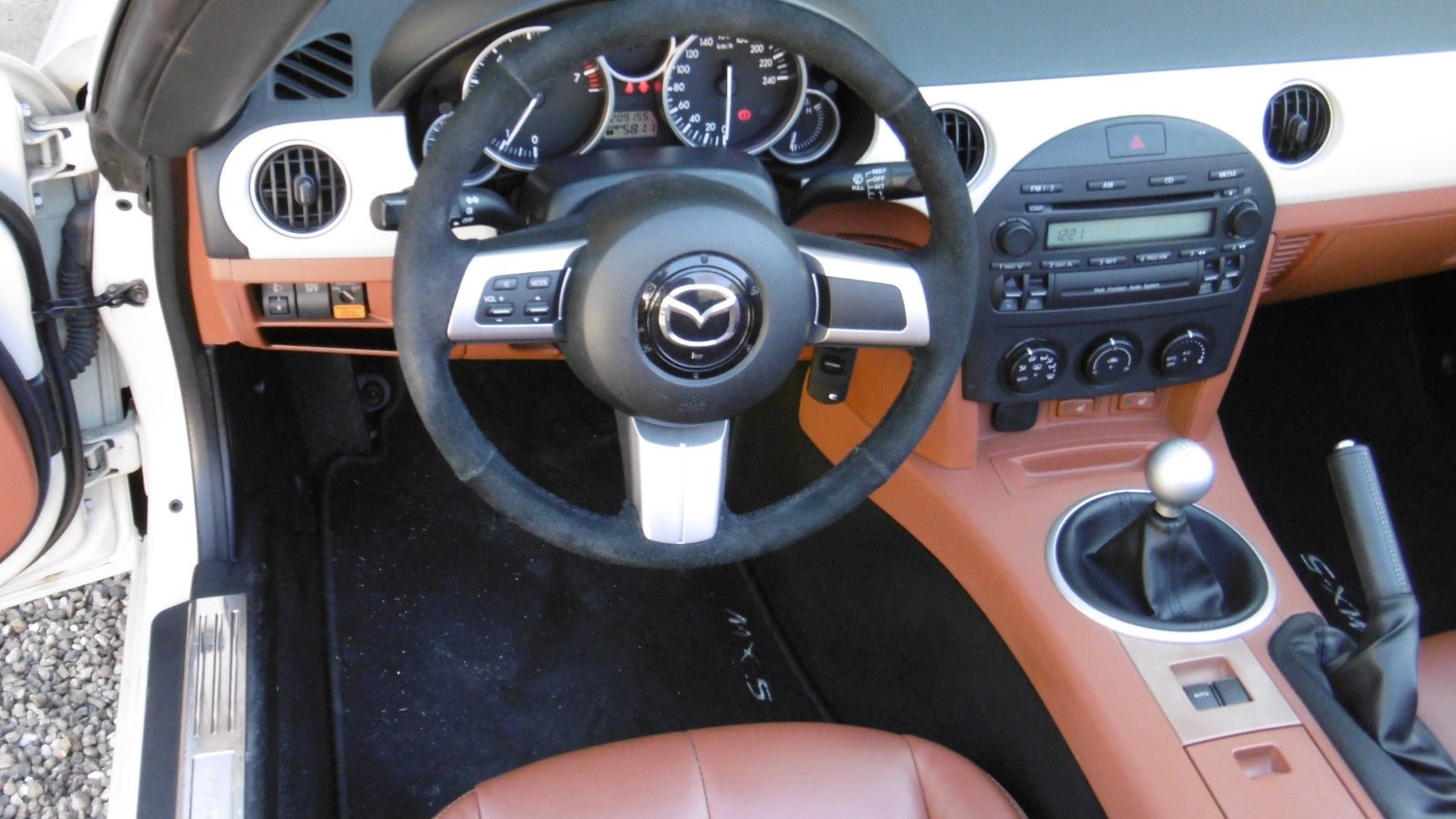 Beige Mazda MX-5 fra 2006