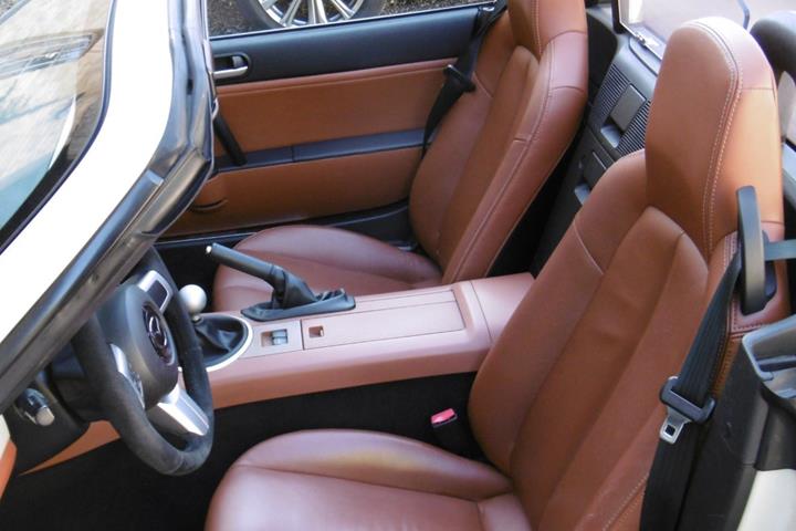 Beige Mazda MX-5 fra 2006