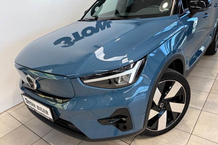 Blå Volvo XC40 fra 2023