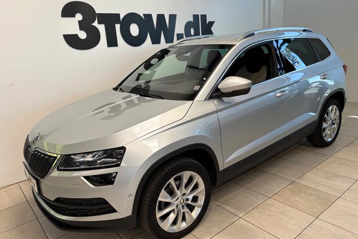 Sølv Skoda Karoq fra 2021 set udefra
