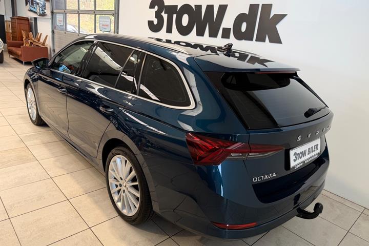 Blå Skoda Octavia fra 2021