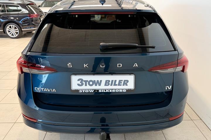 Blå Skoda Octavia fra 2021