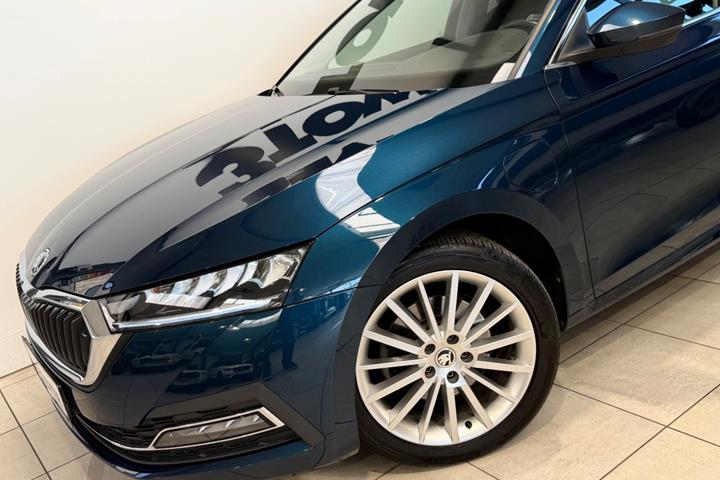 Blå Skoda Octavia fra 2021