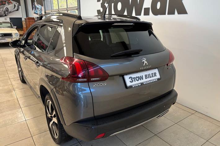 Grå Peugeot 2008 fra 2019