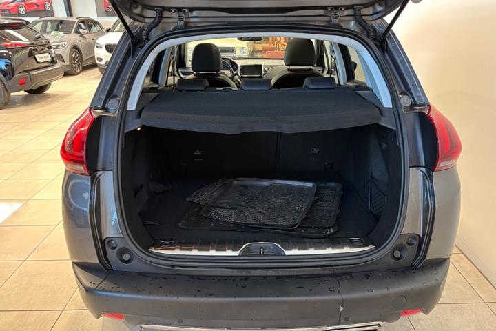 Grå Peugeot 2008 fra 2019