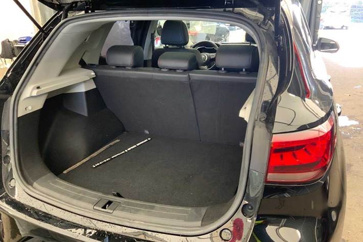 Sort MG ZS fra 2022