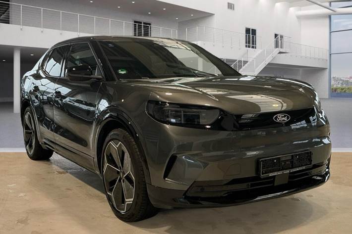 Grå Ford Capri fra 2025