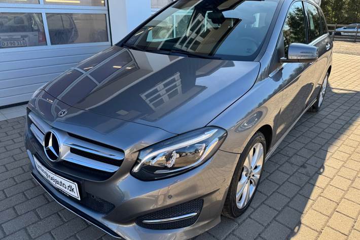 Grå Mercedes B180 fra 2018