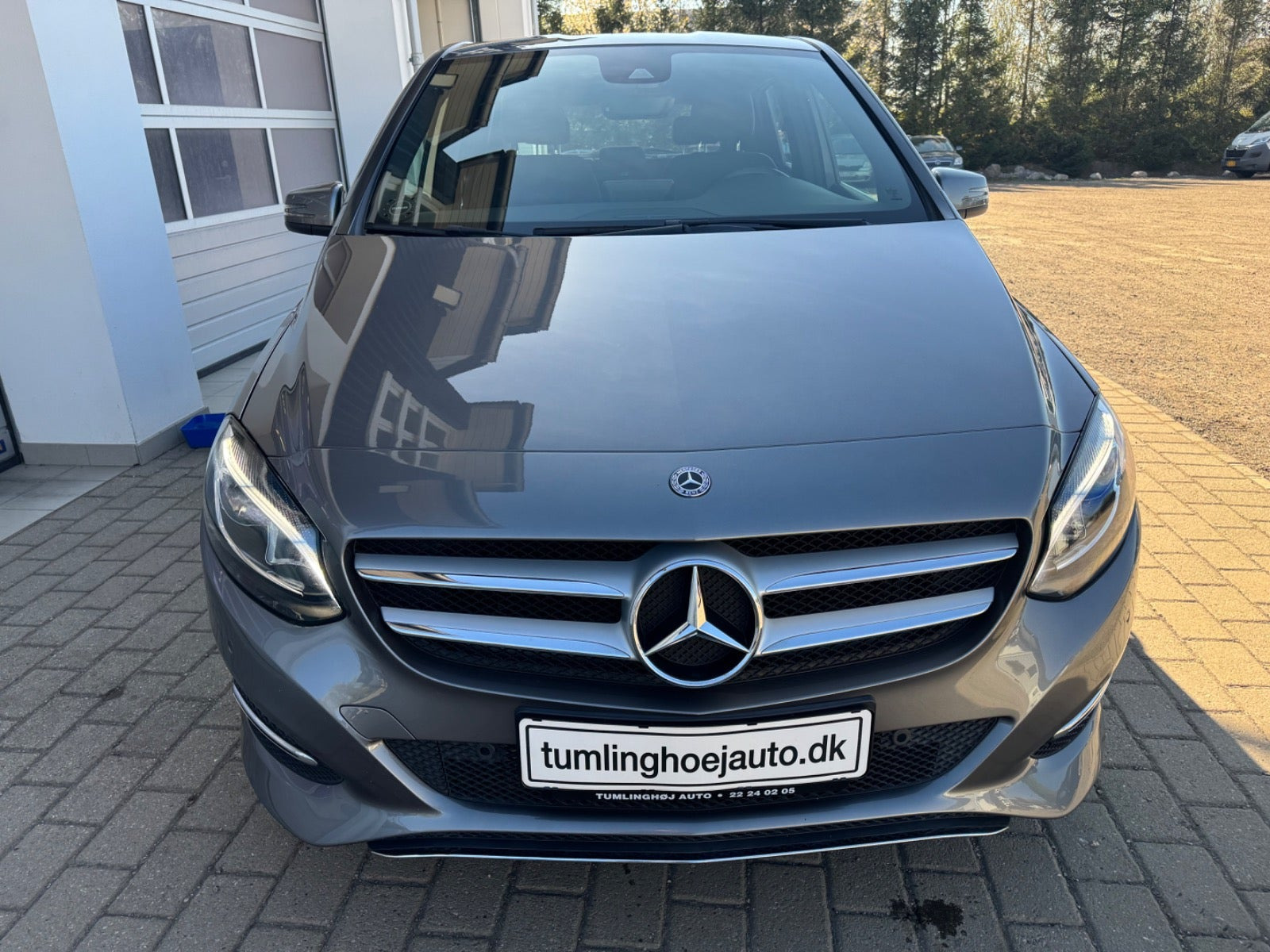 Grå Mercedes B180 fra 2018