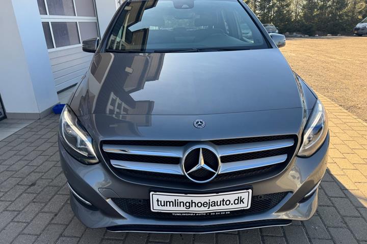 Grå Mercedes B180 fra 2018