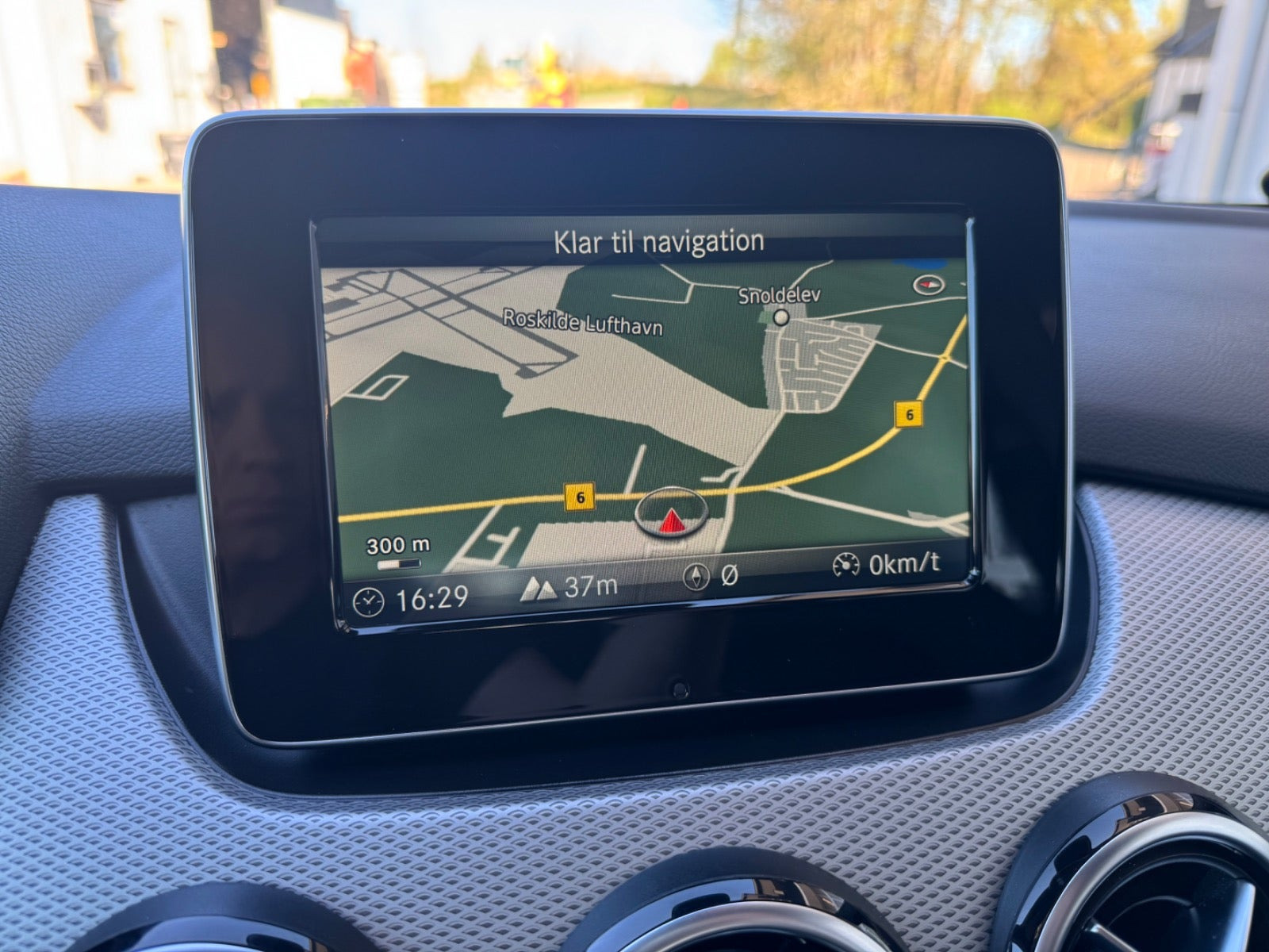 Grå Mercedes B180 fra 2018