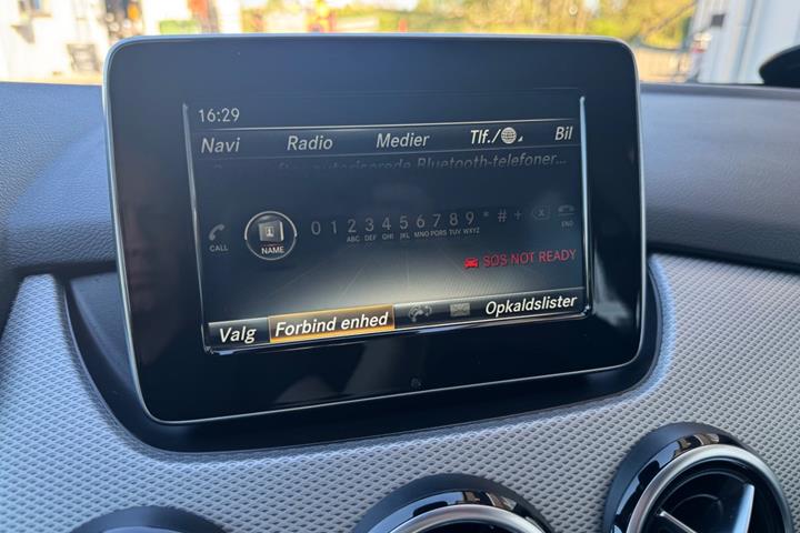 Grå Mercedes B180 fra 2018