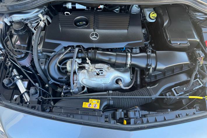 Grå Mercedes B180 fra 2018