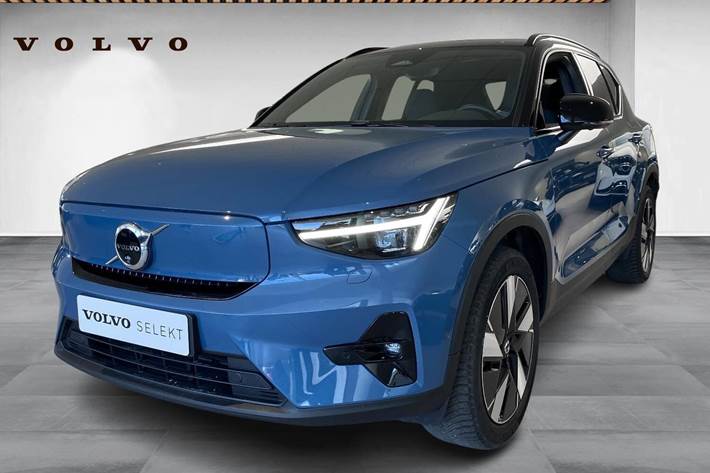 Blå Volvo XC40 fra 2024
