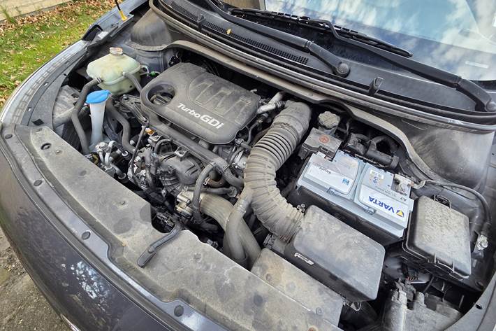 Grå Hyundai i20 fra 2019