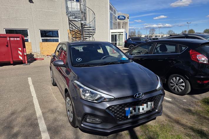 Grå Hyundai i20 fra 2019
