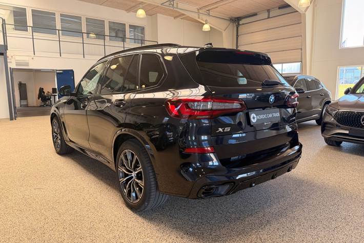 Sort BMW X5 fra 2021