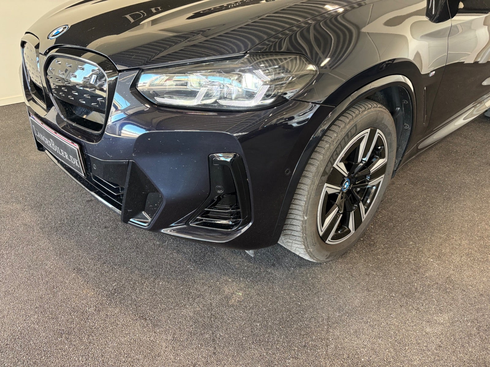 Blå BMW iX3 fra 2023