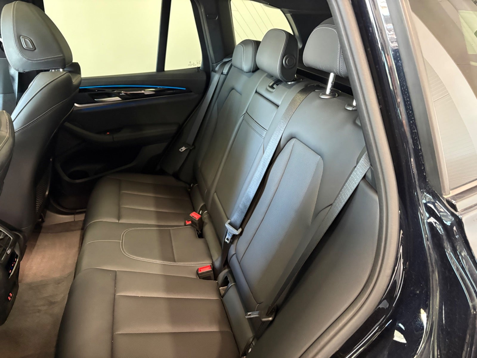 Blå BMW iX3 fra 2023
