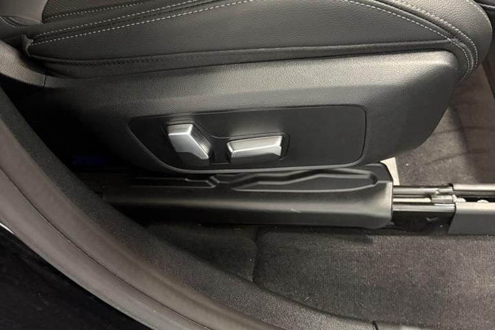 Blå BMW iX3 fra 2023