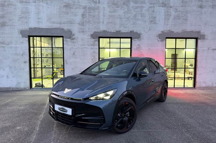 Blå Cupra Tavascan fra 2025