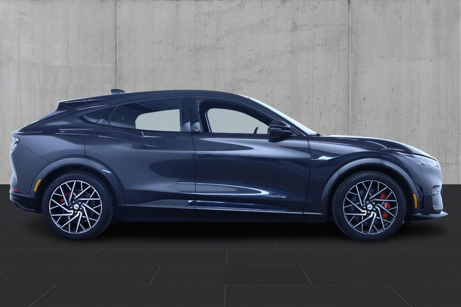 Grå Ford Mustang Mach-E fra 2021