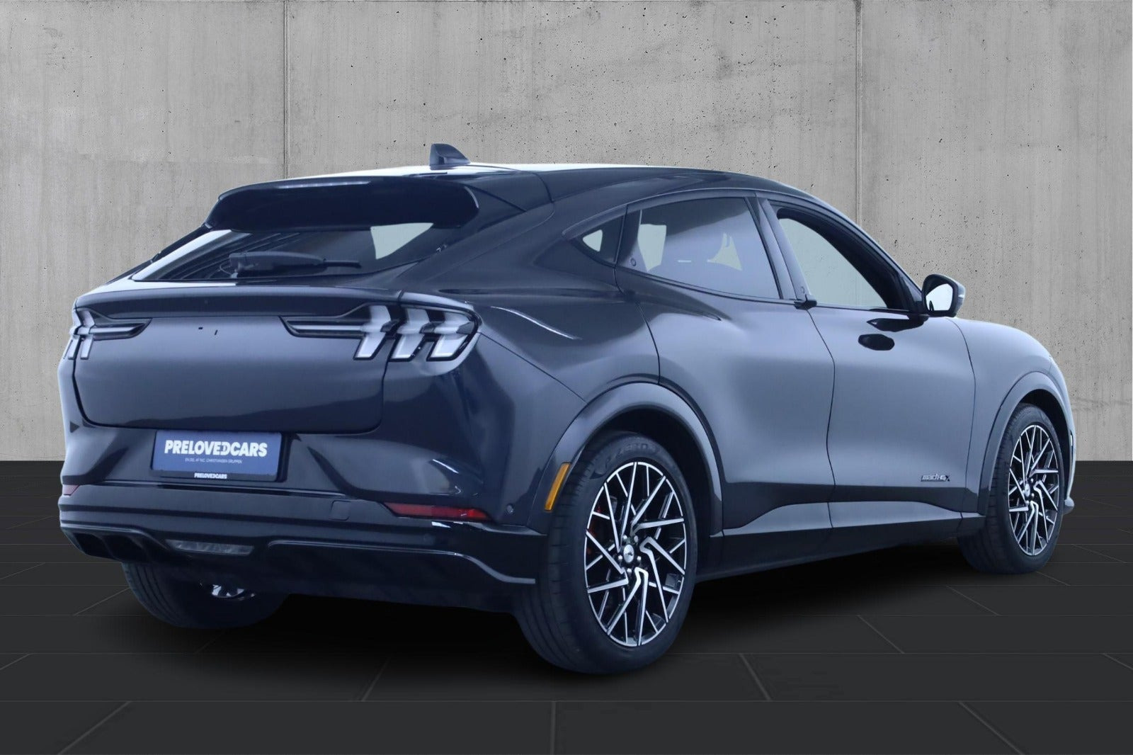Grå Ford Mustang Mach-E fra 2021