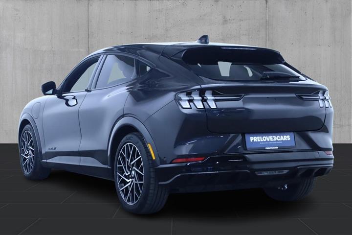 Grå Ford Mustang Mach-E fra 2021