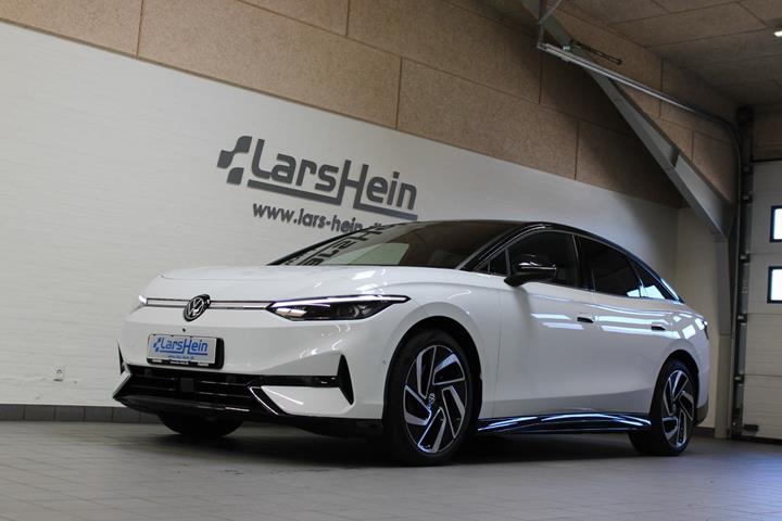 Hvid VW ID.7 fra 2025 set udefra