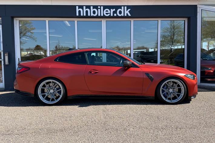 Orange BMW M4 fra 2021