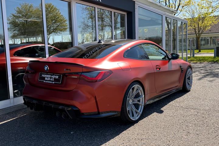 Orange BMW M4 fra 2021