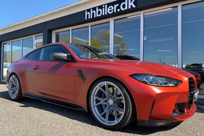 Orange BMW M4 fra 2021