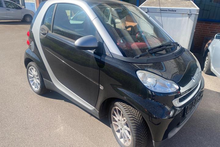 Rød Smart ForTwo Coupé fra 2009 set udefra
