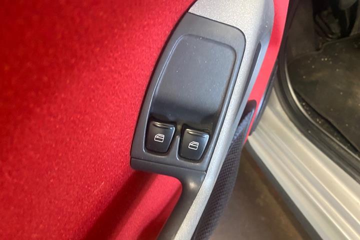 Rød Smart ForTwo Coupé fra 2009 set indefra