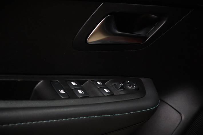 Sort Peugeot 208 fra 2020