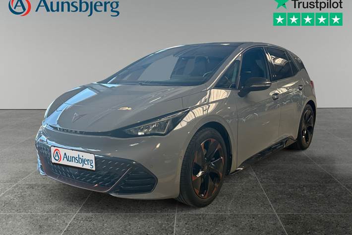 Grå Cupra Born fra 2022 set udefra