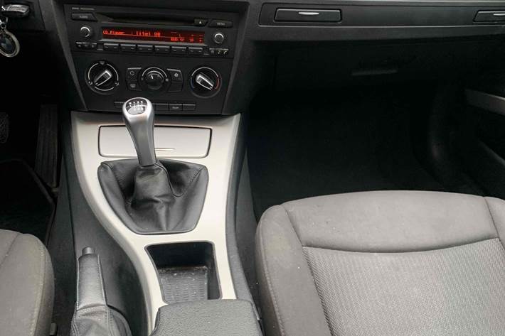 Sølv BMW 320d fra 2009