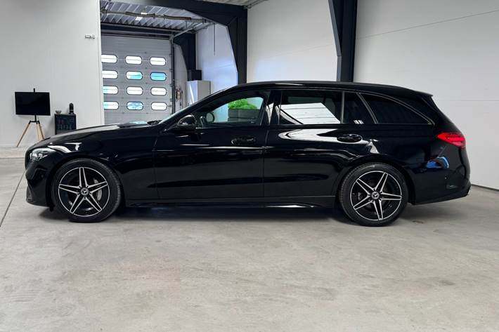 Sort Mercedes C220 d fra 2023