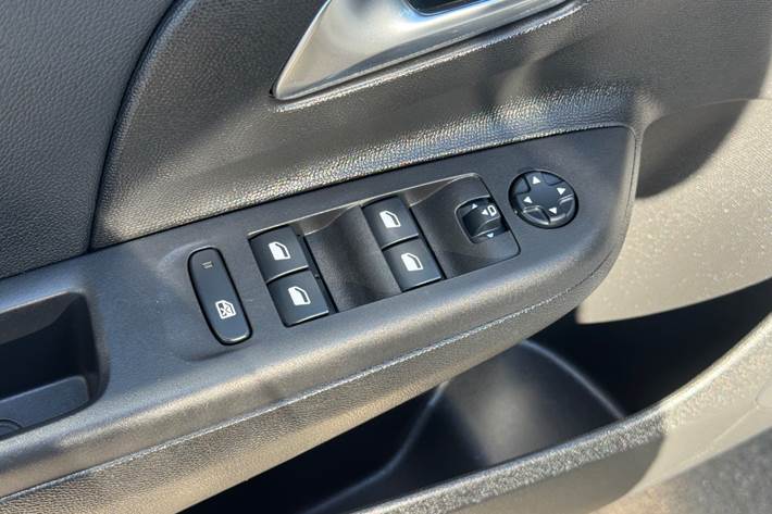 Hvid Opel Corsa fra 2020