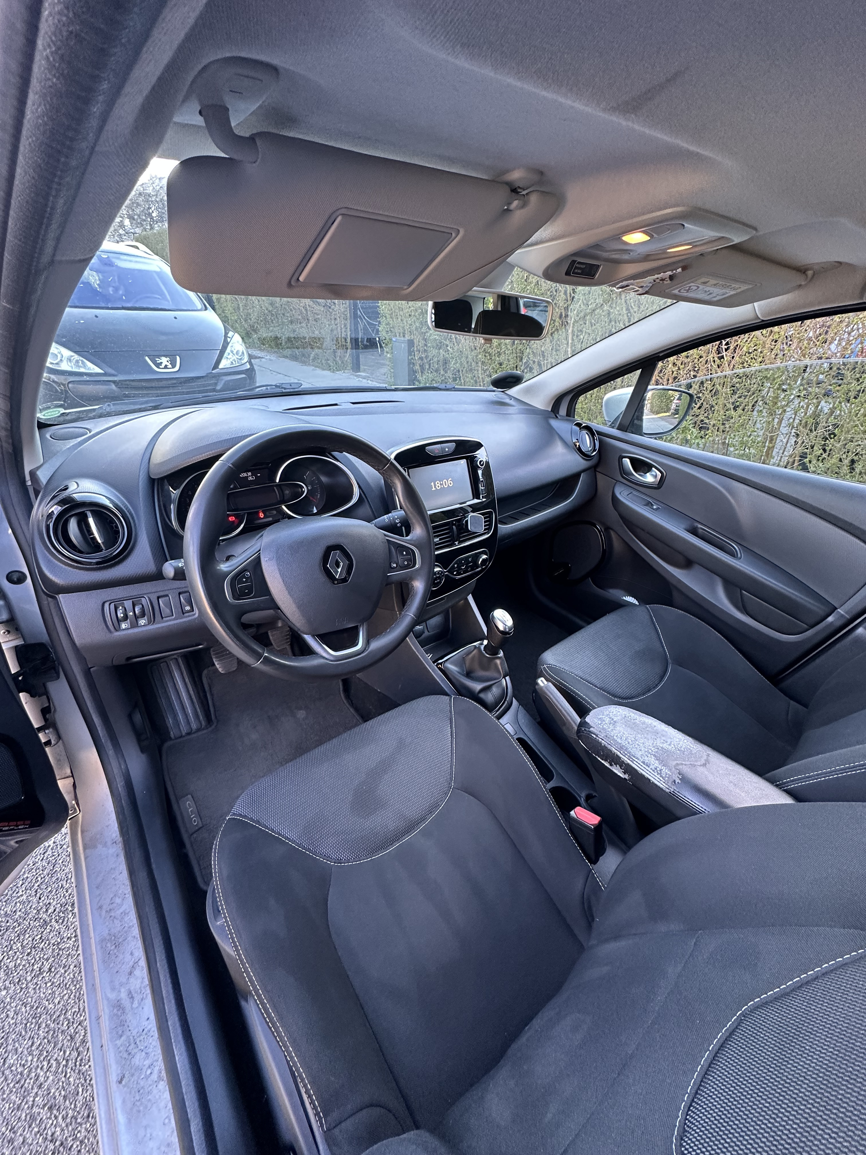 Grå Renault Ny Clio fra 2019