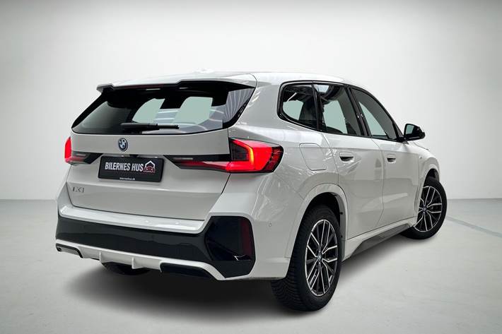 Hvid BMW iX1 fra 2024