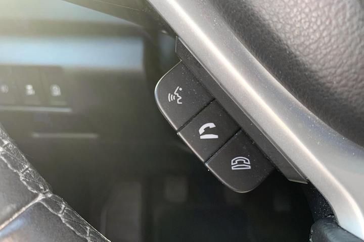 Grå Suzuki S-Cross fra 2019
