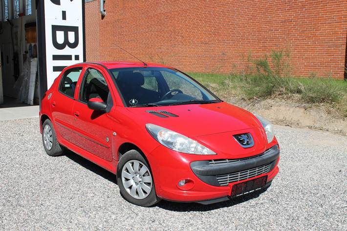 Rød Peugeot 206+ fra 2012