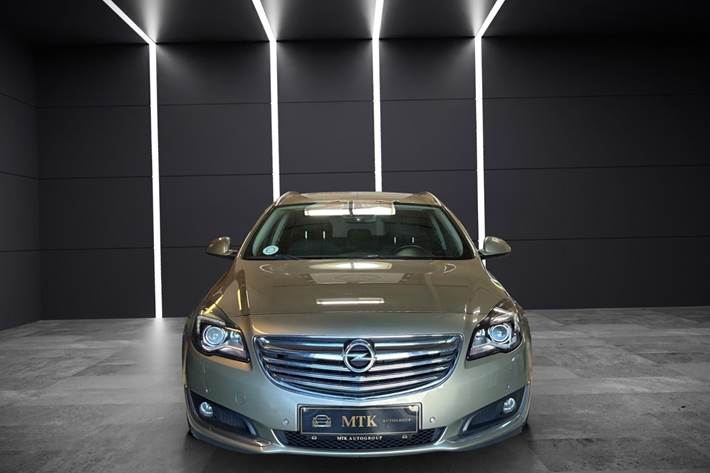 Orange Opel Insignia fra 2014