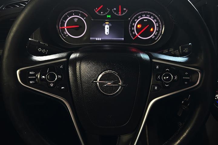 Orange Opel Insignia fra 2014