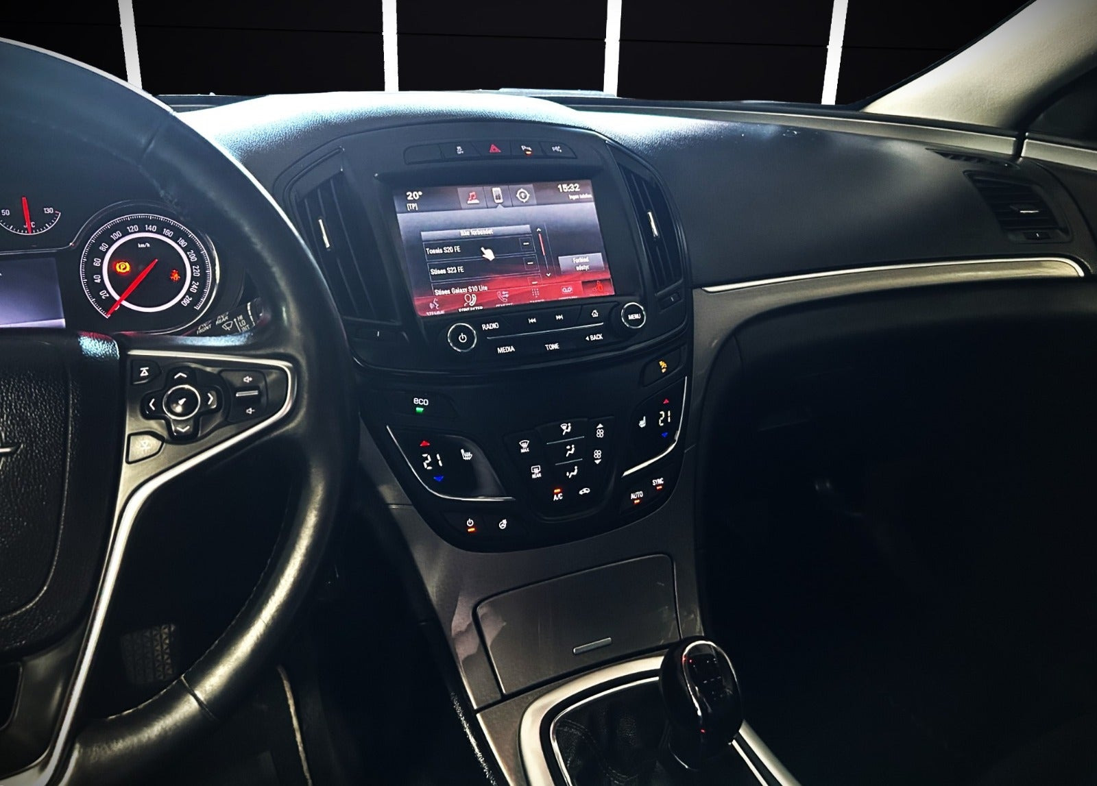 Orange Opel Insignia fra 2014