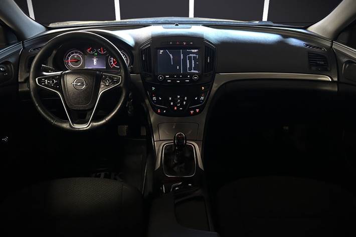 Orange Opel Insignia fra 2014