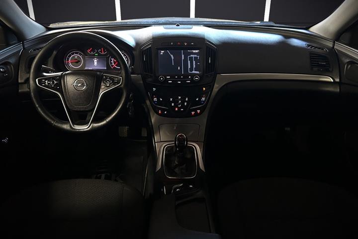 Orange Opel Insignia fra 2014